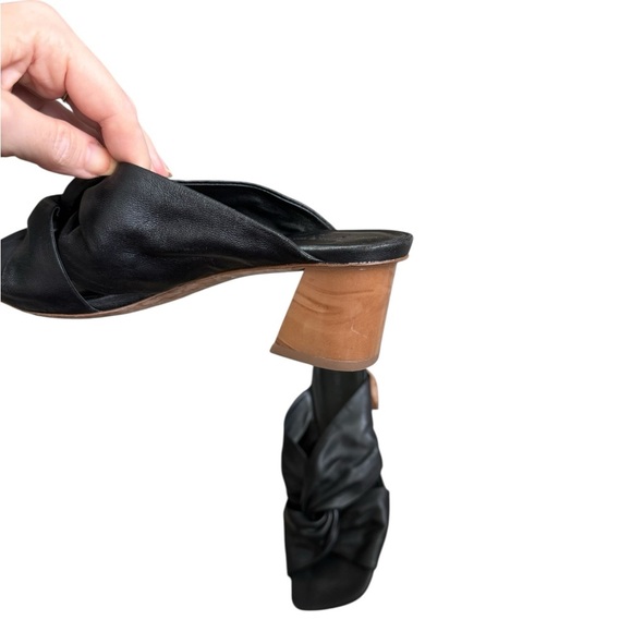 Vince Black Quilted Mules Fashion-Forward Design - Picture 4 of 7